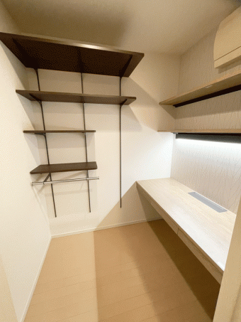 クローゼットをワークスペースも兼ねた空間に大変身　港区S様邸